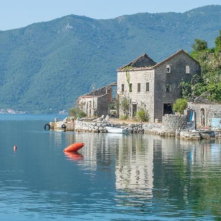 Apartmani Mrsic Risan Esterno foto