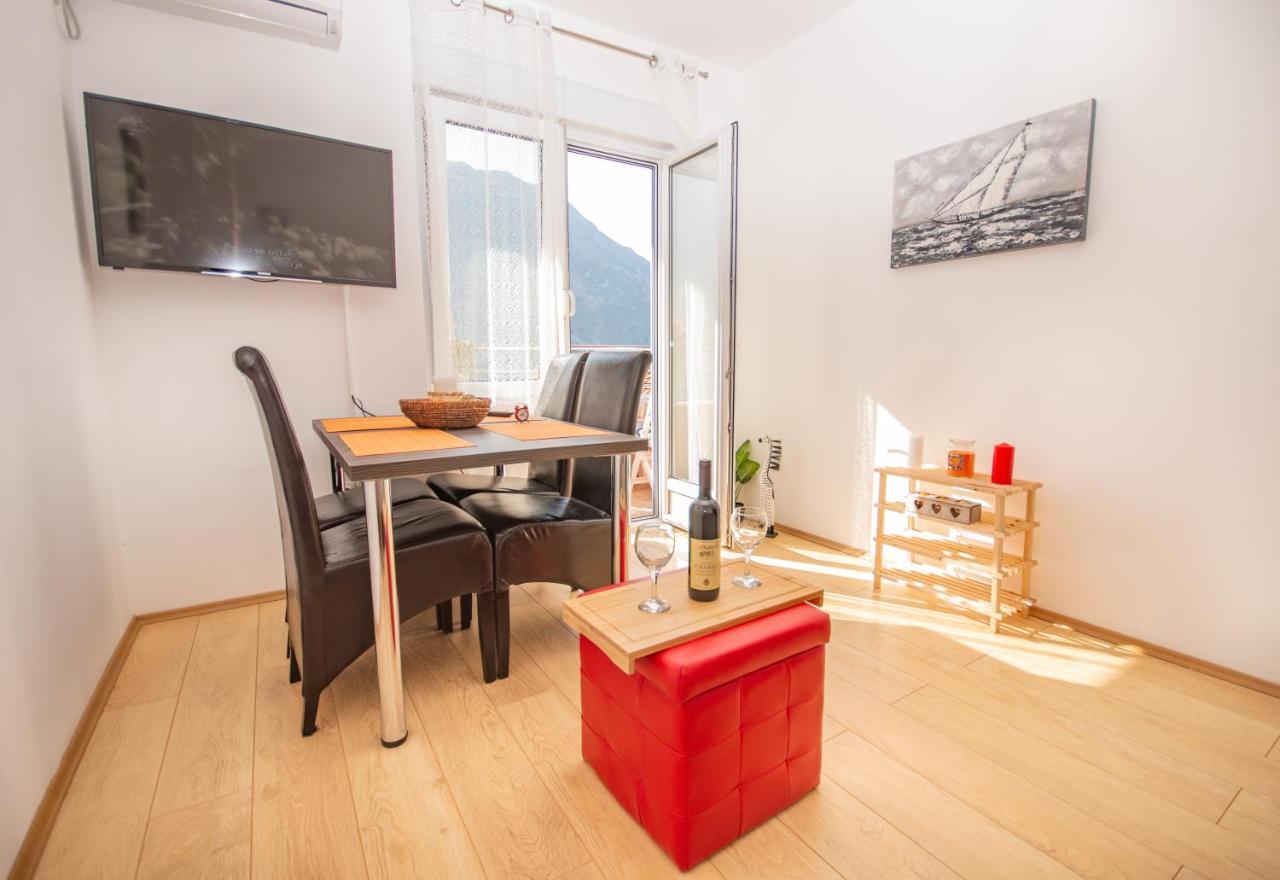 Apartmani Mrsic Risan Esterno foto