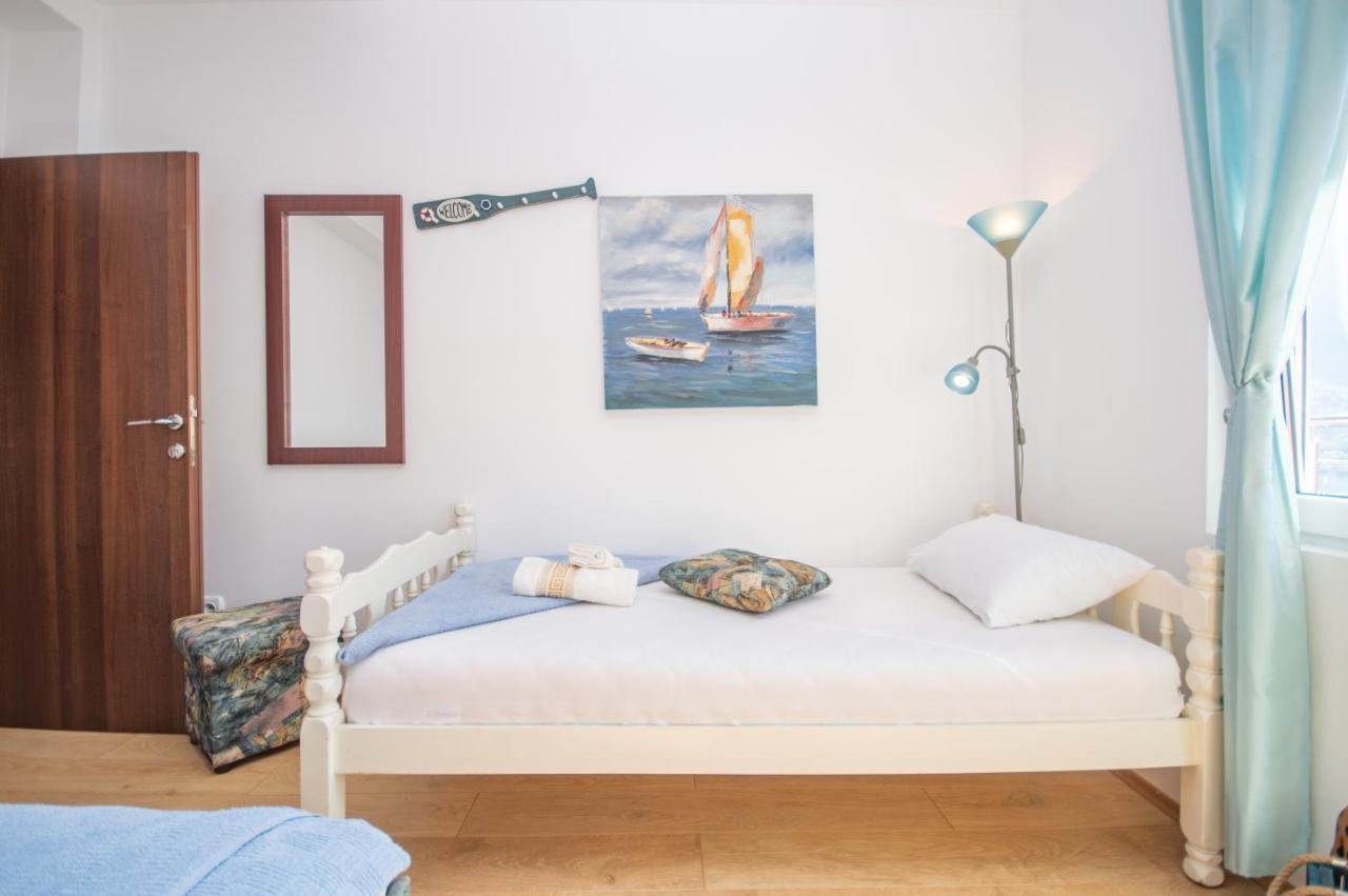 Apartmani Mrsic Risan Esterno foto