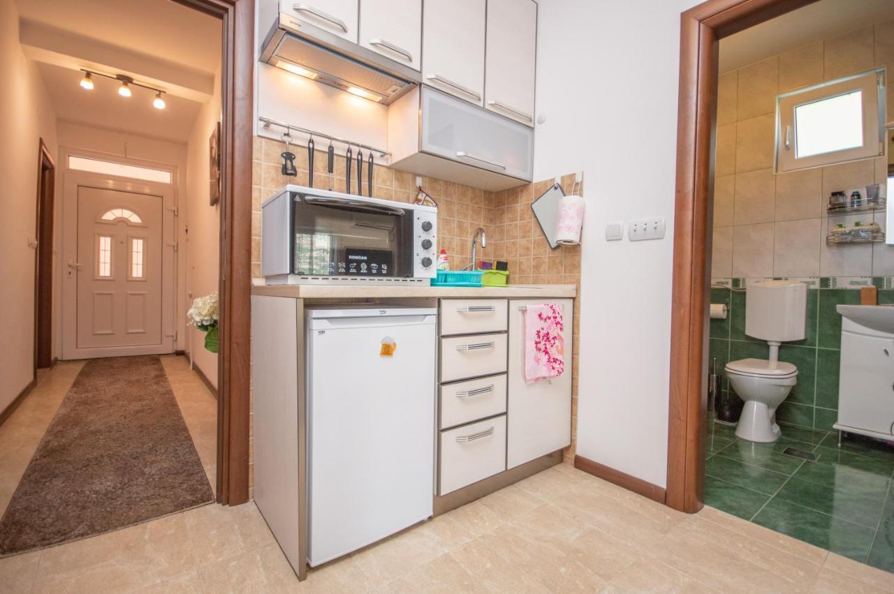Apartmani Mrsic Risan Esterno foto