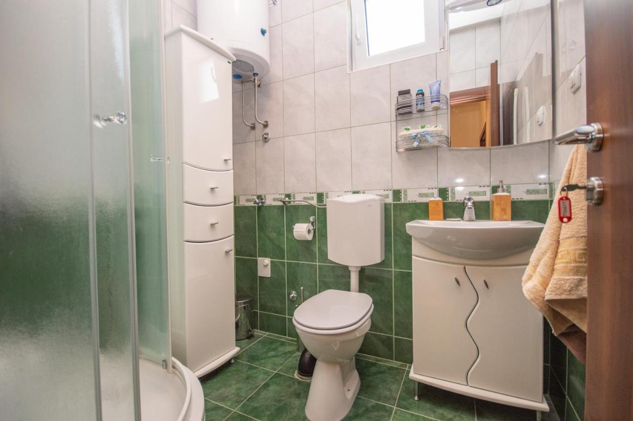 Apartmani Mrsic Risan Esterno foto