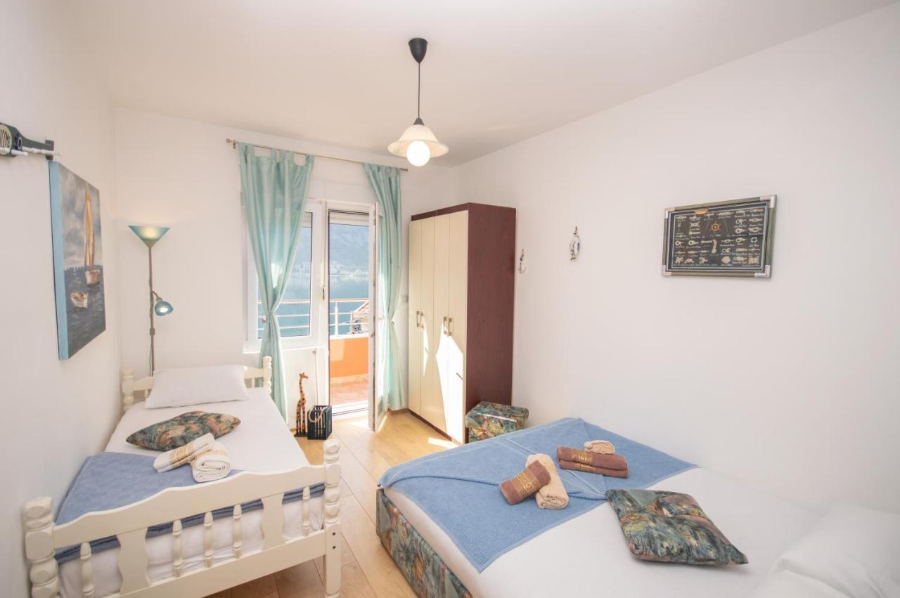 Apartmani Mrsic Risan Esterno foto