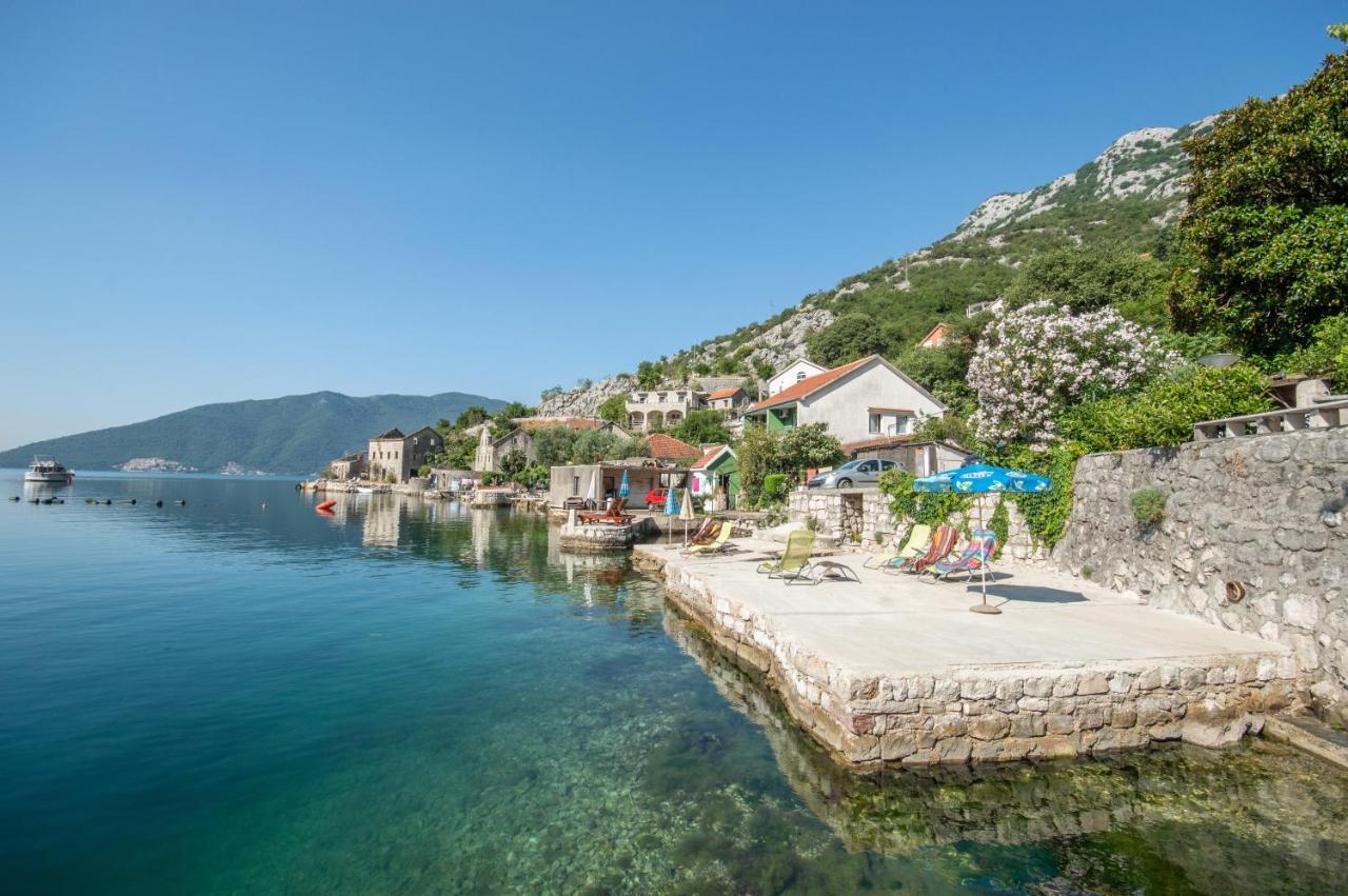 Apartmani Mrsic Risan Esterno foto