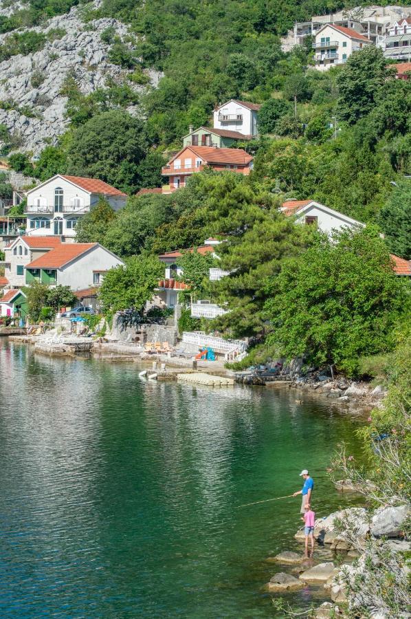 Apartmani Mrsic Risan Esterno foto